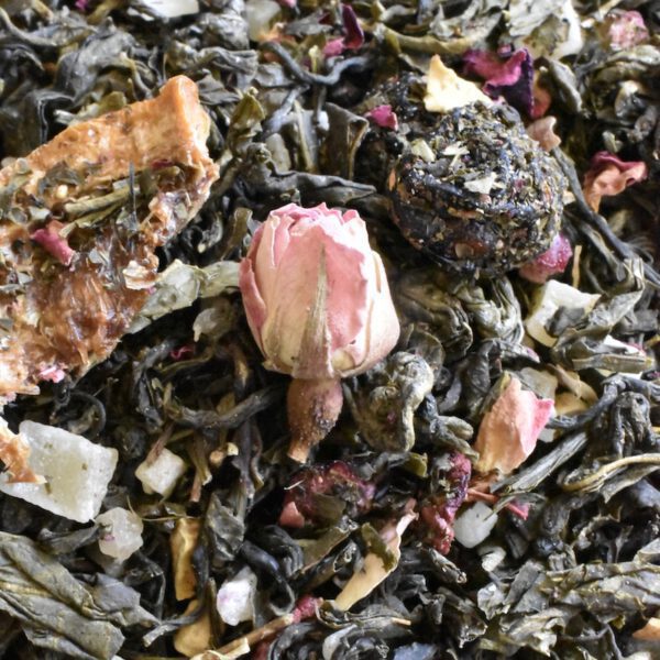 Königin von Saba! Orientalisch, geheimnisvoll, stark und mutig. All das sind Eigenschaften der fantastischen Königin von Saba, die nicht ohne Grund Namensgeberin dieses Tees war. Denn genau wie sie ist diese Mischung schön, Energie spendend und einfach einzigartig. Der fruchtige Geschmack nach Erdbeere und Orange ist die Krönung.