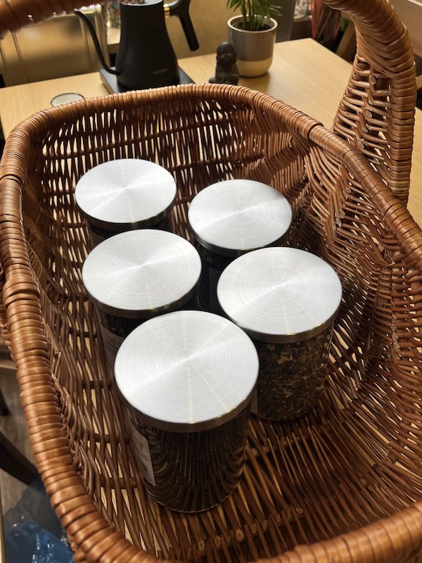 Tee Abo Business für Büros – elegante Teedosen im Starterpaket für Mitarbeiter